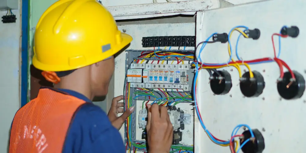 Check the Electrician’s Qualifications First / Cheap EICR Certificate Near Me